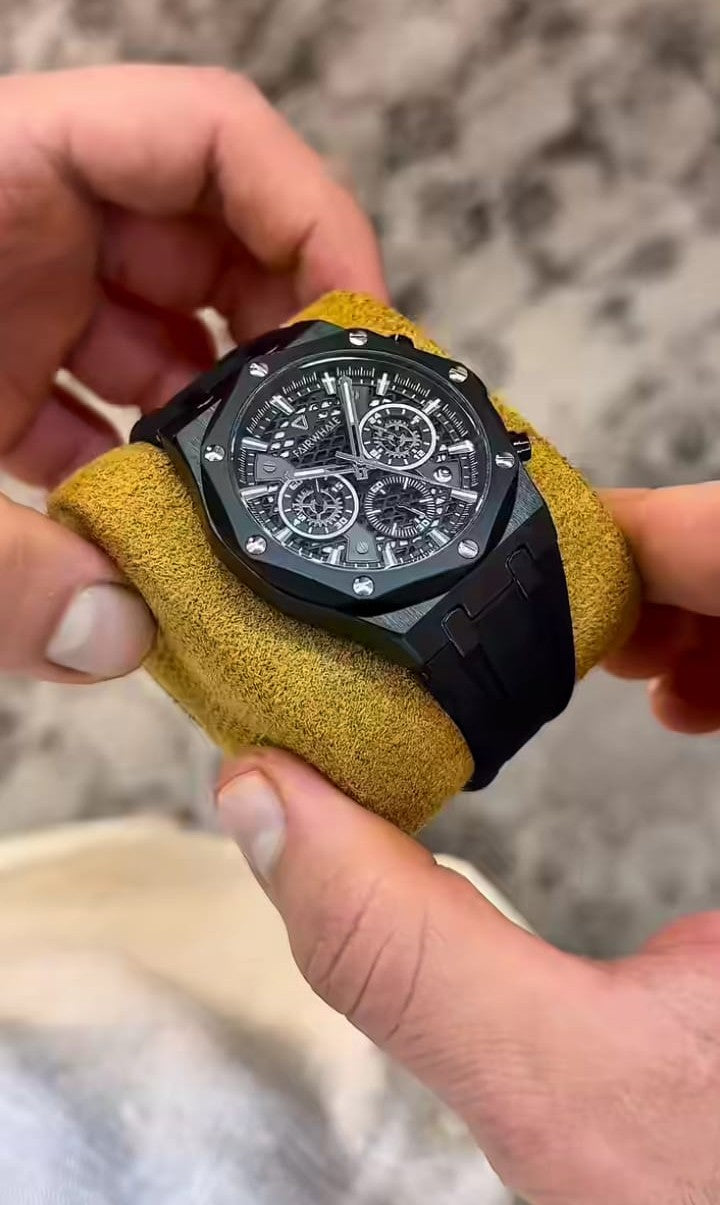 Luxury Square Quartz Watch for Men | Sleek Design for Every Occasion